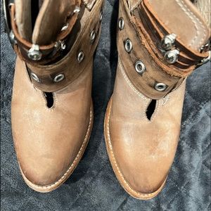 Freebird booties sandals taupe Size 8 Great condition! RETAIL STORES R SOLD OUT